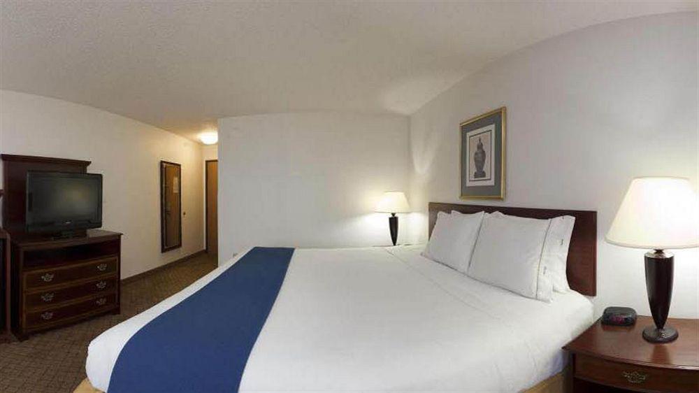Holiday Inn Express hotel y Suites Alliance Exterior foto