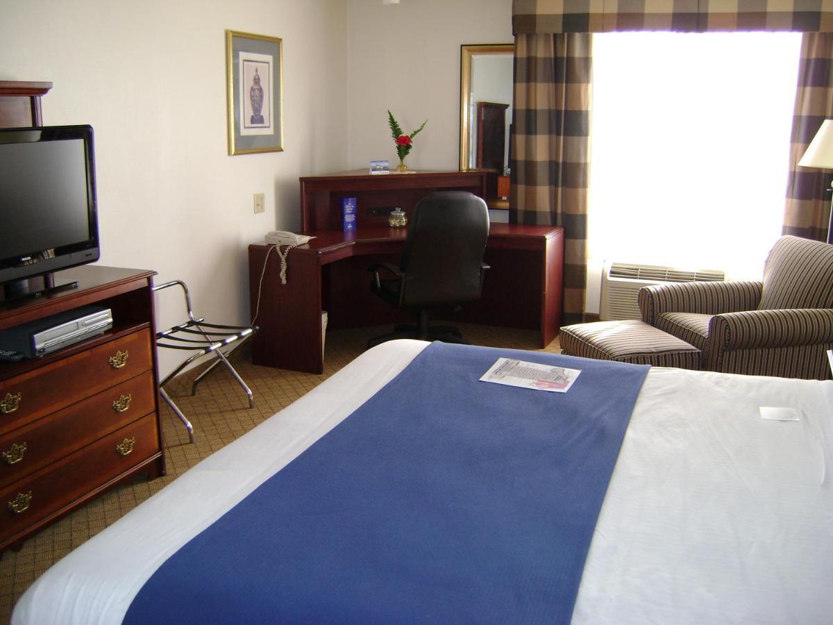 Holiday Inn Express hotel y Suites Alliance Exterior foto