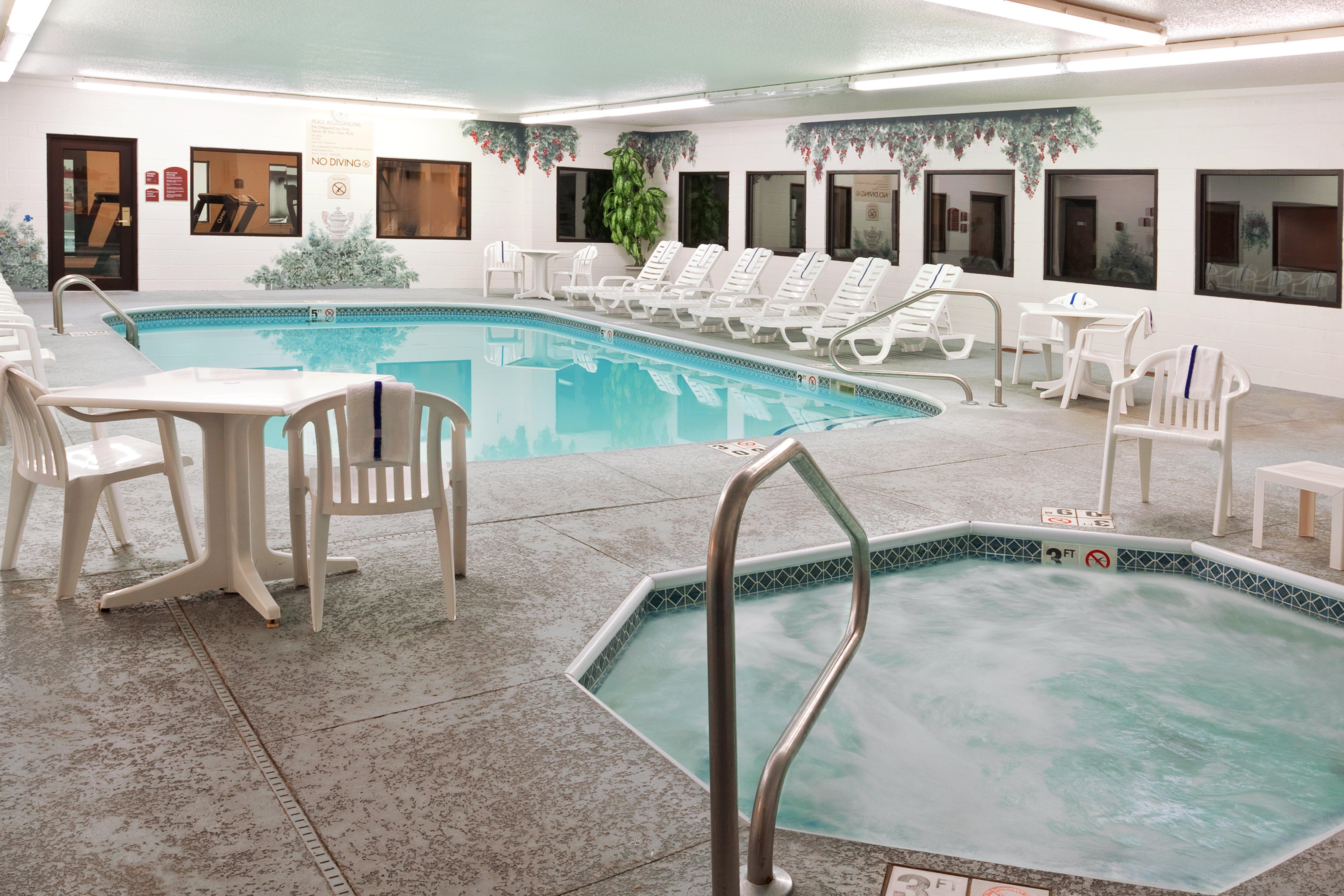 Holiday Inn Express hotel y Suites Alliance Exterior foto
