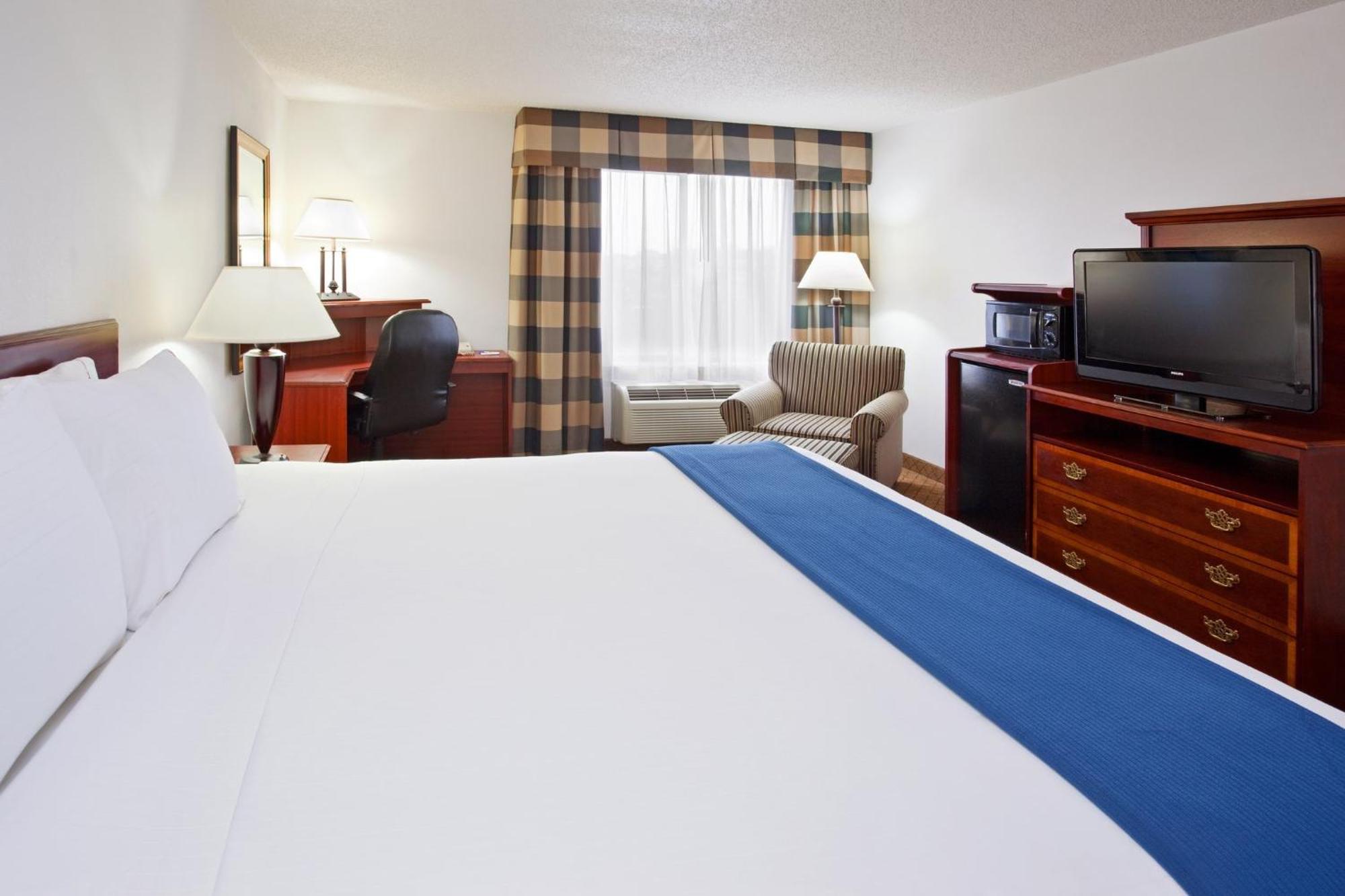 Holiday Inn Express hotel y Suites Alliance Exterior foto