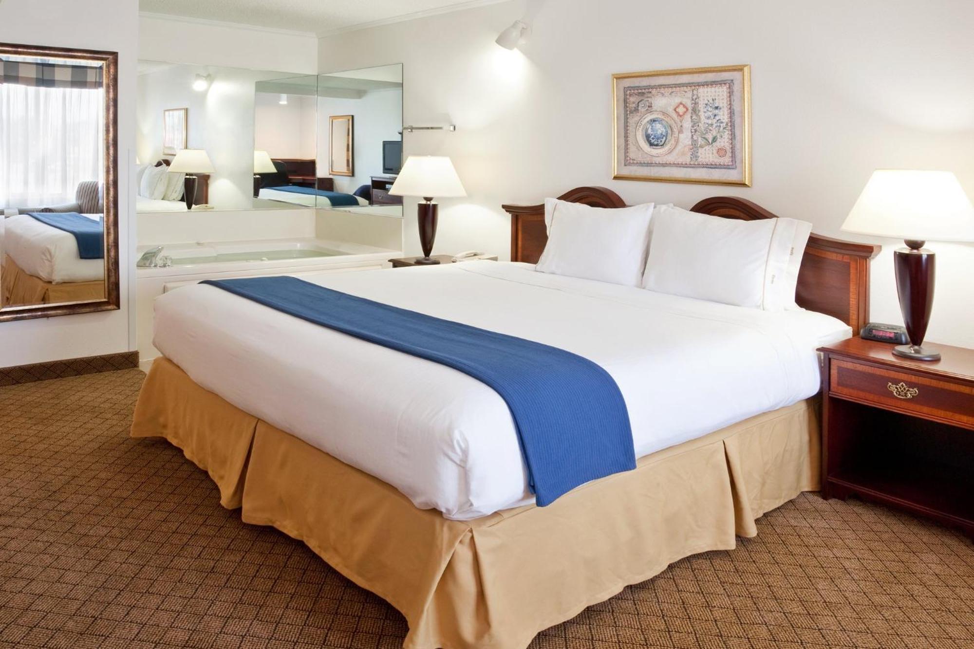 Holiday Inn Express hotel y Suites Alliance Exterior foto