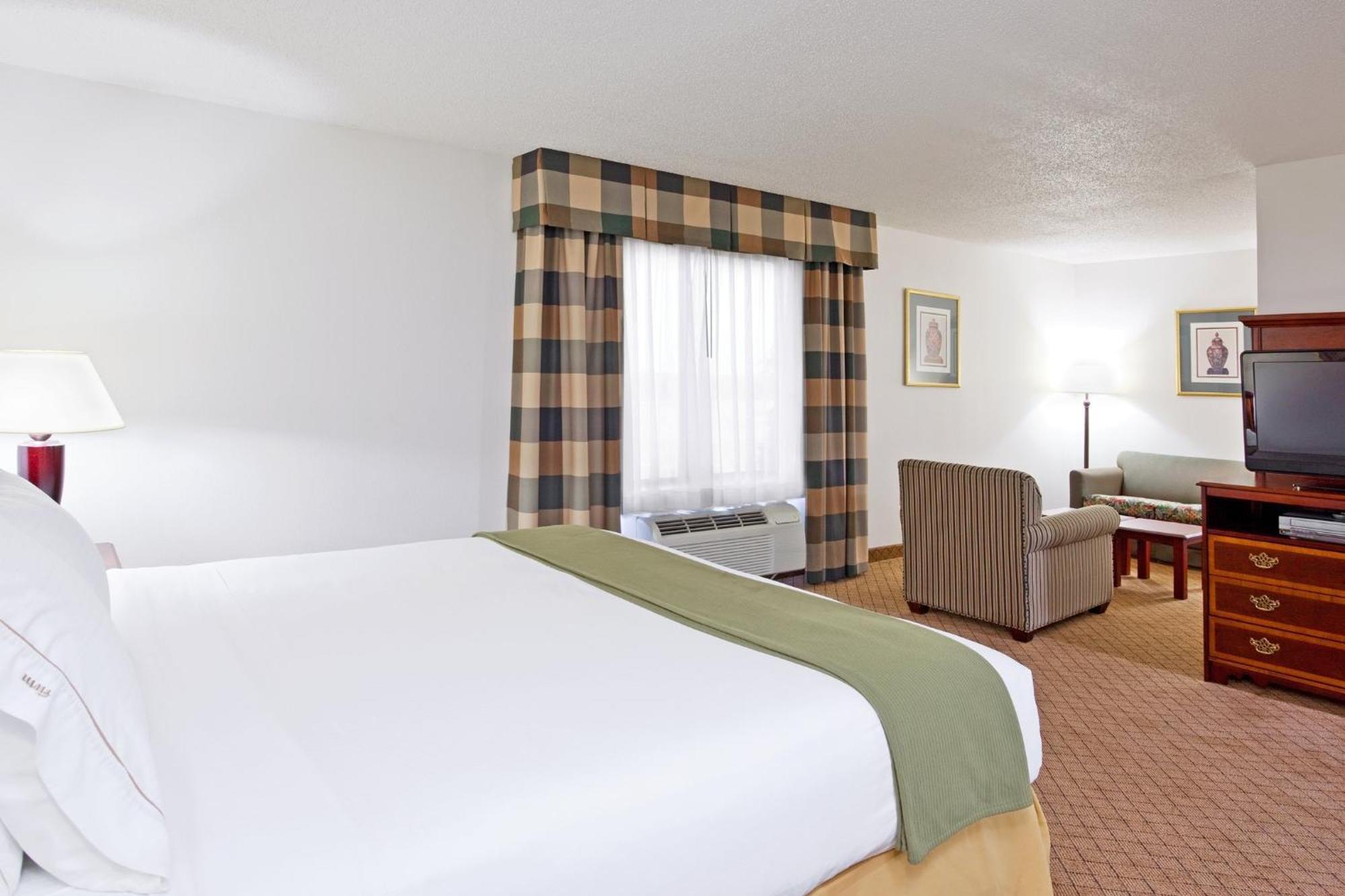 Holiday Inn Express hotel y Suites Alliance Exterior foto