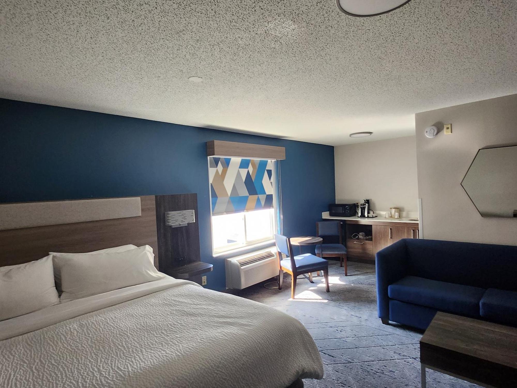 Holiday Inn Express hotel y Suites Alliance Exterior foto