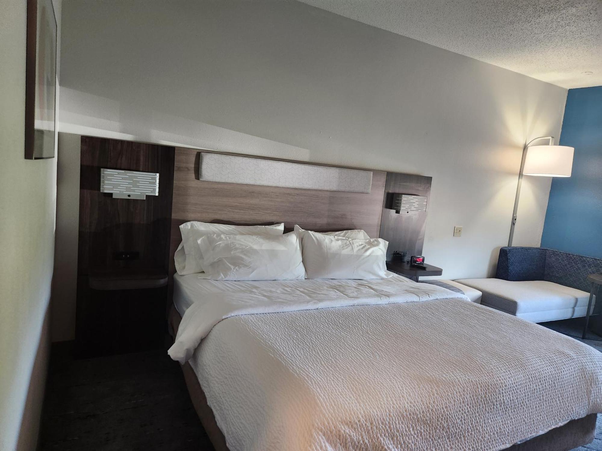 Holiday Inn Express hotel y Suites Alliance Exterior foto