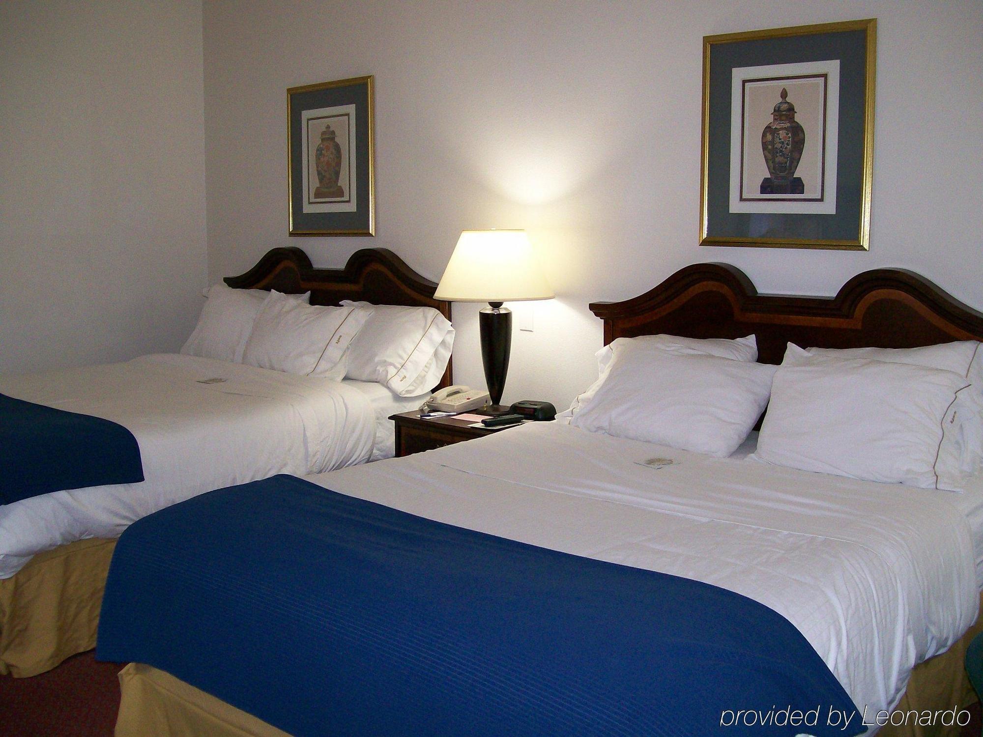 Holiday Inn Express hotel y Suites Alliance Exterior foto